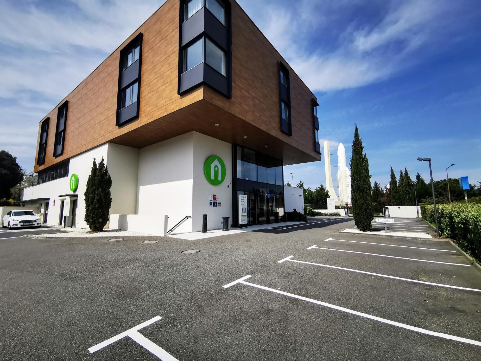 Chambre Double Supérieure (2 Adultes + 1 Enfant jusqu’à 10 ans)